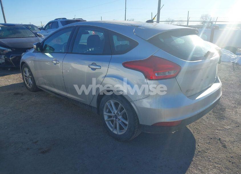 Photo 3 of 2015 Ford Focus SE (VIN 1FADP3K27FL292515)
