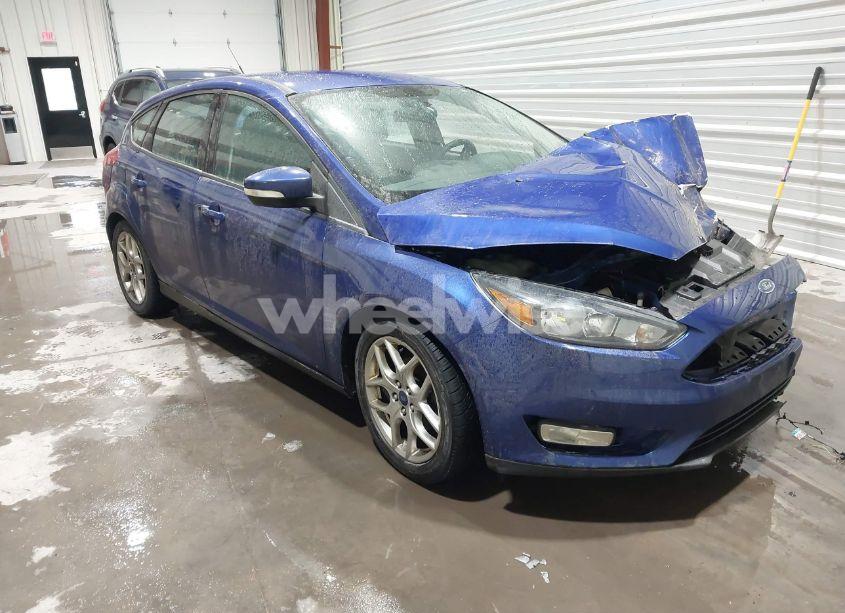 2015 Ford Focus SE (VIN 1FADP3K27FL303951) main photo