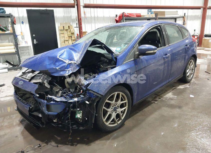 Photo 2 of 2015 Ford Focus SE (VIN 1FADP3K27FL303951)