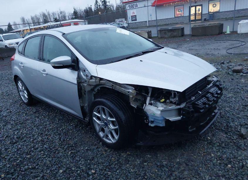 2015 Ford Focus SE (VIN 1FADP3K27FL318921) main photo