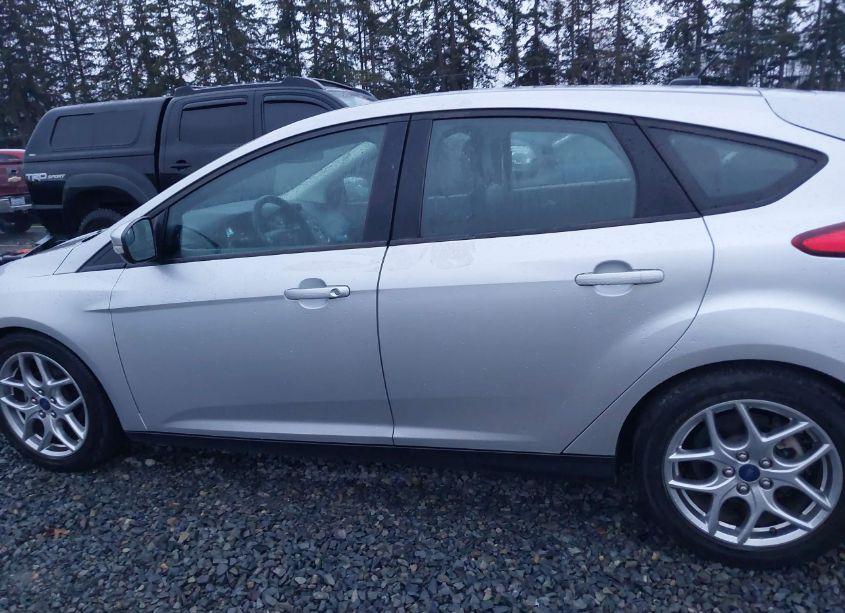 Photo 15 of 2015 Ford Focus SE (VIN 1FADP3K27FL318921)