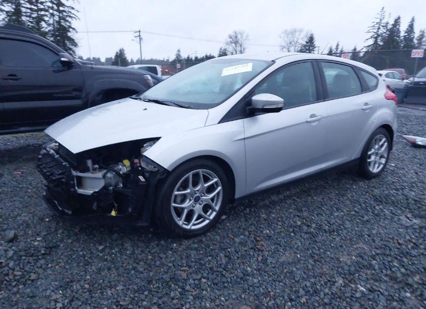 Photo 2 of 2015 Ford Focus SE (VIN 1FADP3K27FL318921)
