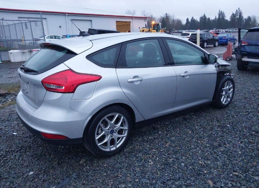 Photo 4 of 2015 Ford Focus SE (VIN 1FADP3K27FL318921)