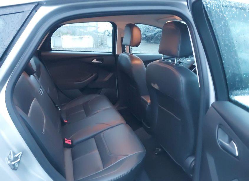 Photo 8 of 2015 Ford Focus SE (VIN 1FADP3K27FL318921)