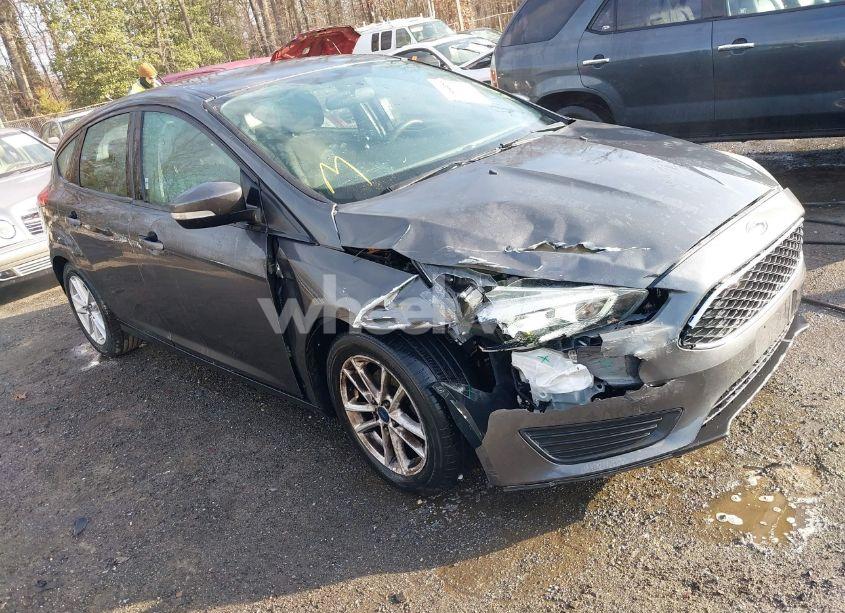 2015 Ford Focus SE (VIN 1FADP3K27FL336593) main photo