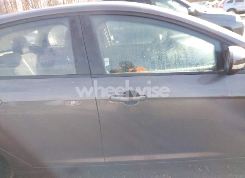 Photo 13 of 2015 Ford Focus SE (VIN 1FADP3K27FL336593)