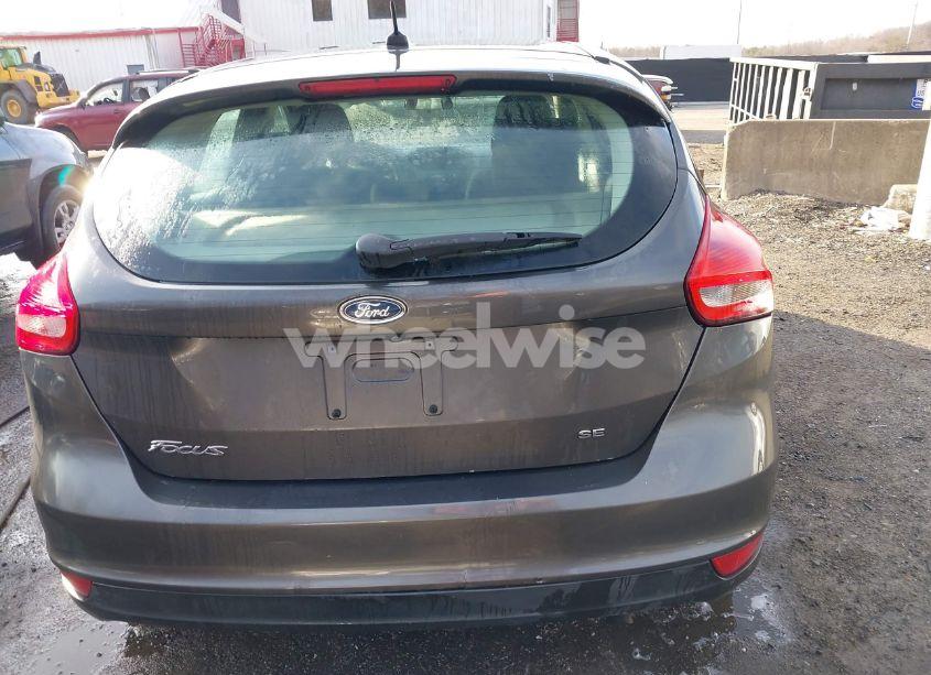 Photo 16 of 2015 Ford Focus SE (VIN 1FADP3K27FL336593)