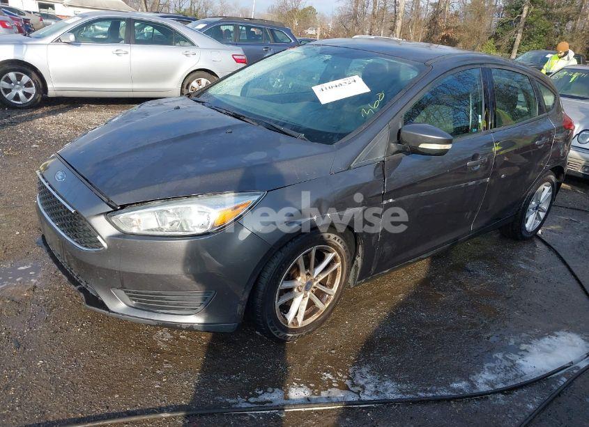 Photo 2 of 2015 Ford Focus SE (VIN 1FADP3K27FL336593)
