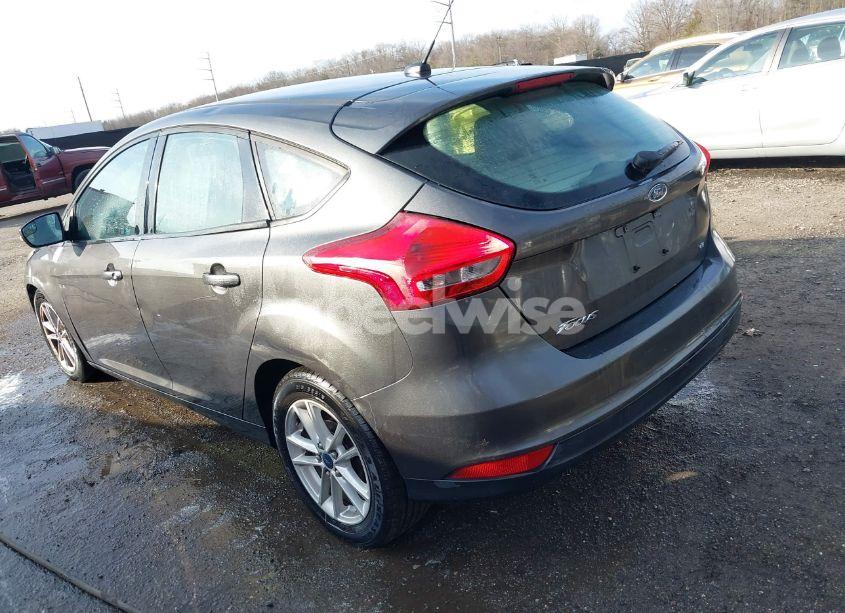 Photo 3 of 2015 Ford Focus SE (VIN 1FADP3K27FL336593)