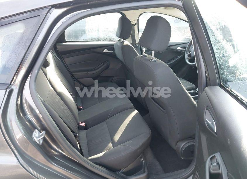 Photo 8 of 2015 Ford Focus SE (VIN 1FADP3K27FL336593)