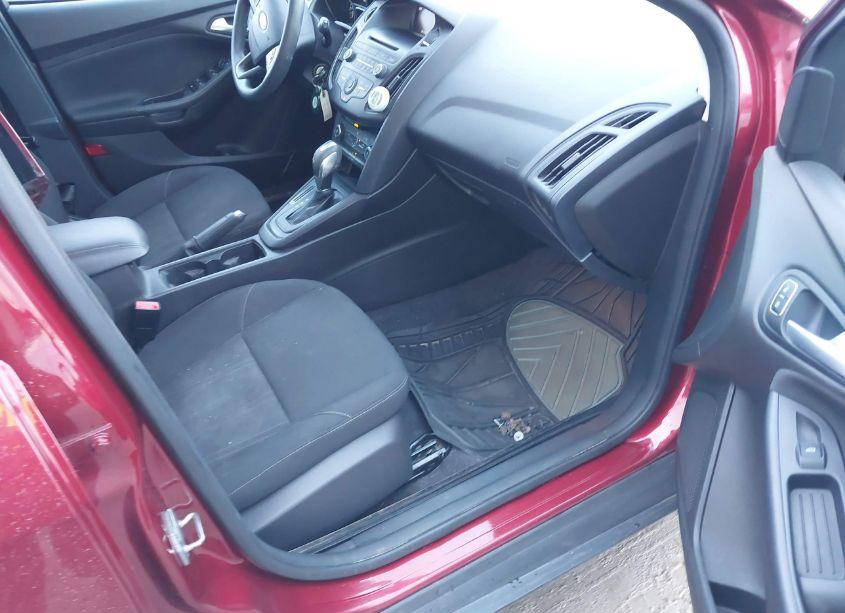 Photo 5 of 2015 Ford Focus SE (VIN 1FADP3K27FL374308)