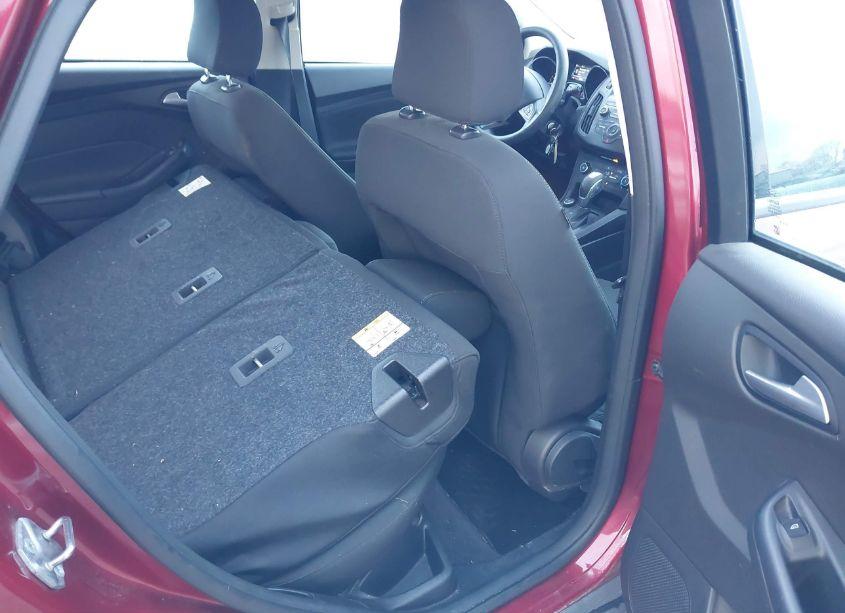 Photo 8 of 2015 Ford Focus SE (VIN 1FADP3K27FL374308)
