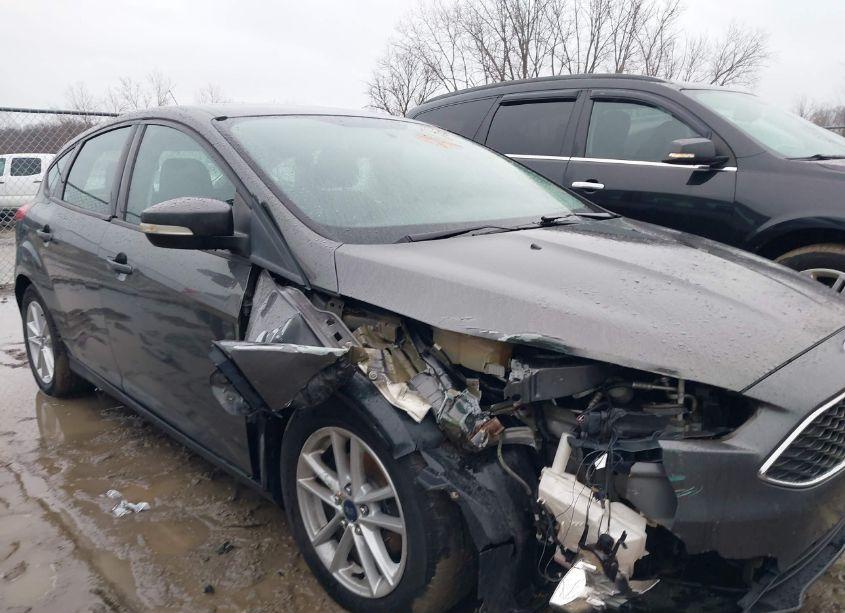 Photo 13 of 2015 Ford Focus SE (VIN 1FADP3K27FL381369)