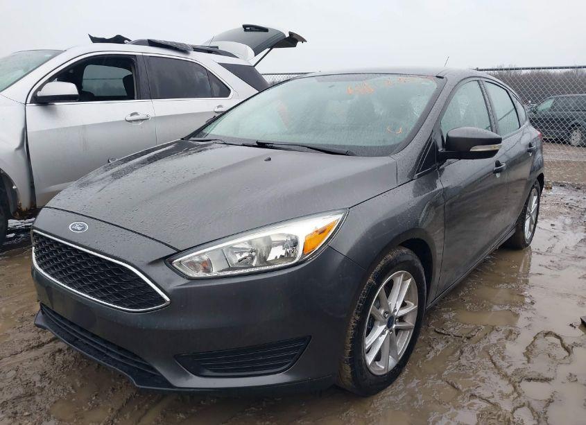 Photo 2 of 2015 Ford Focus SE (VIN 1FADP3K27FL381369)