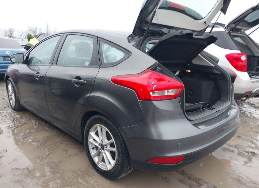 Photo 3 of 2015 Ford Focus SE (VIN 1FADP3K27FL381369)