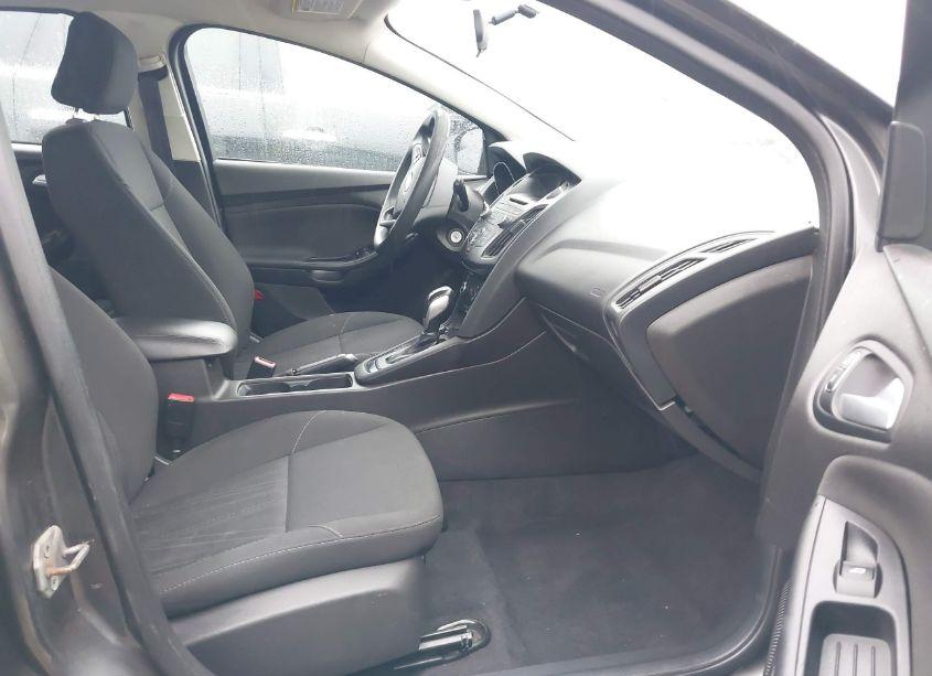 Photo 5 of 2015 Ford Focus SE (VIN 1FADP3K27FL381369)