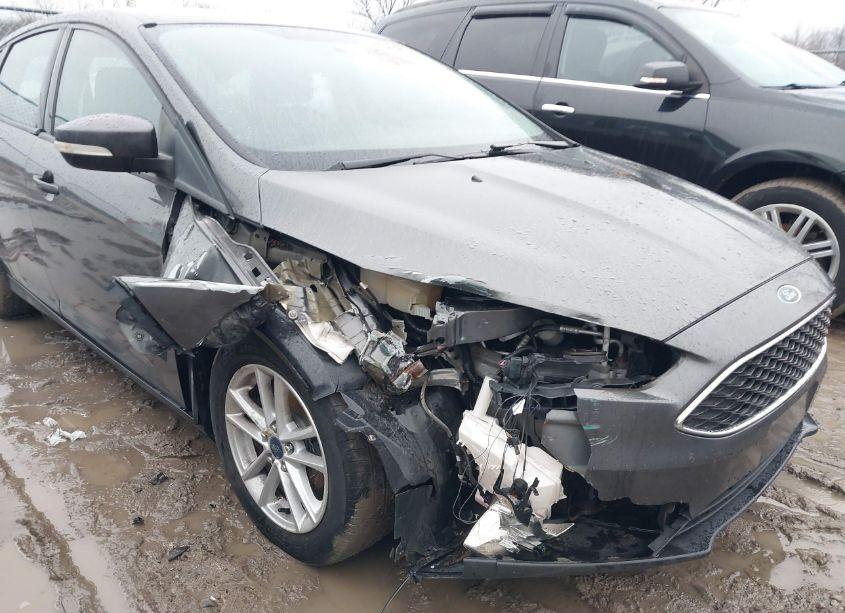 Photo 6 of 2015 Ford Focus SE (VIN 1FADP3K27FL381369)