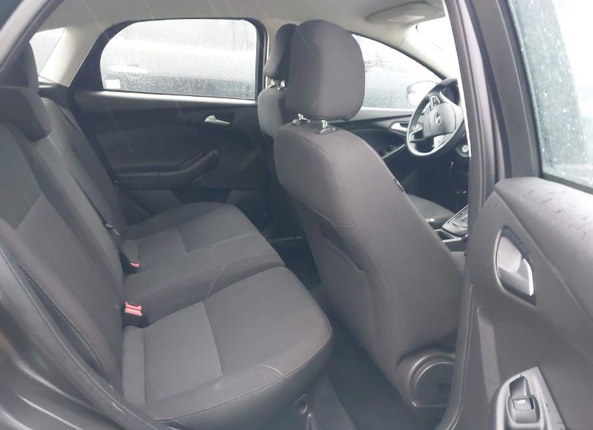 Photo 8 of 2015 Ford Focus SE (VIN 1FADP3K27FL381369)