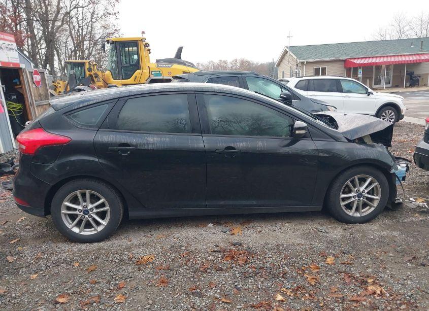Photo 14 of 2015 Ford Focus SE (VIN 1FADP3K27FL381453)