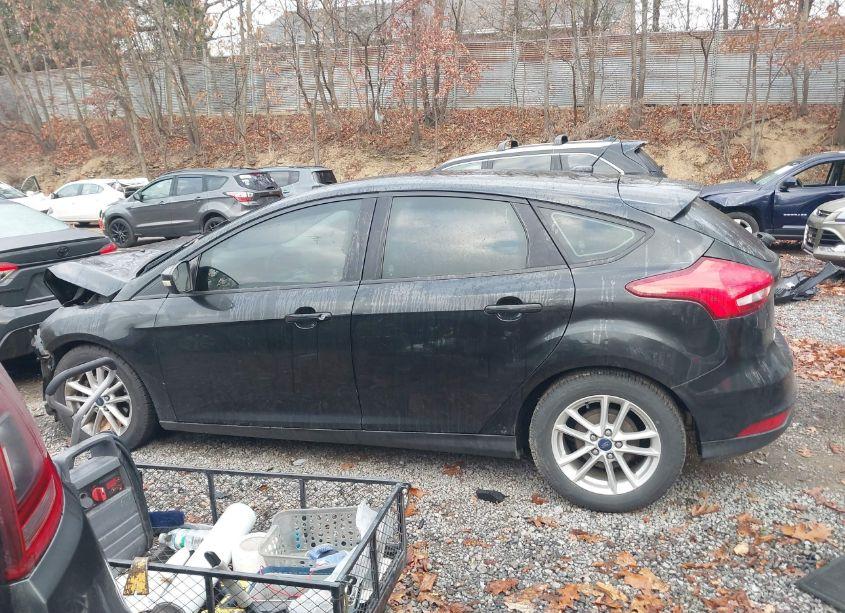 Photo 15 of 2015 Ford Focus SE (VIN 1FADP3K27FL381453)