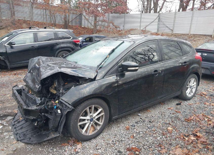 Photo 2 of 2015 Ford Focus SE (VIN 1FADP3K27FL381453)