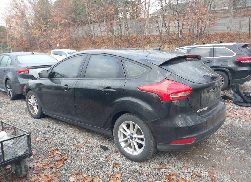 Photo 3 of 2015 Ford Focus SE (VIN 1FADP3K27FL381453)