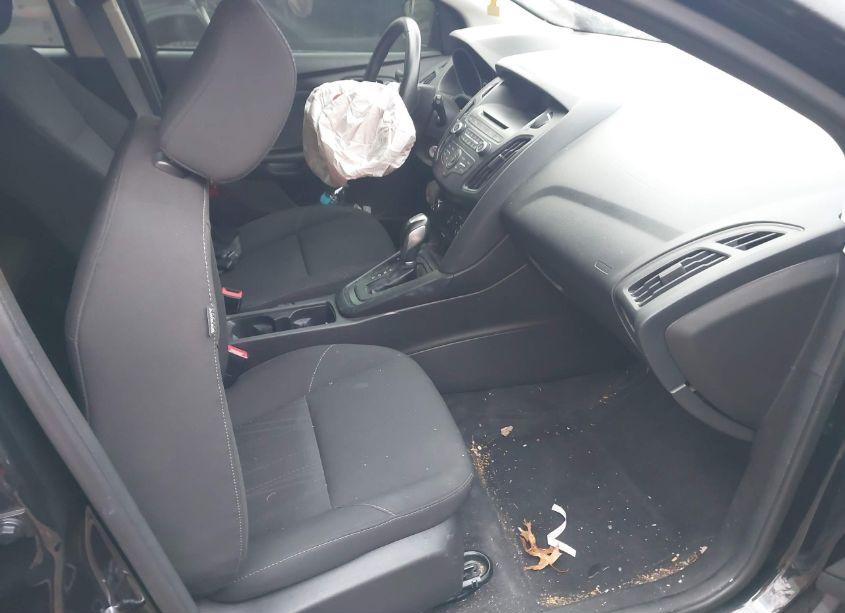 Photo 5 of 2015 Ford Focus SE (VIN 1FADP3K27FL381453)