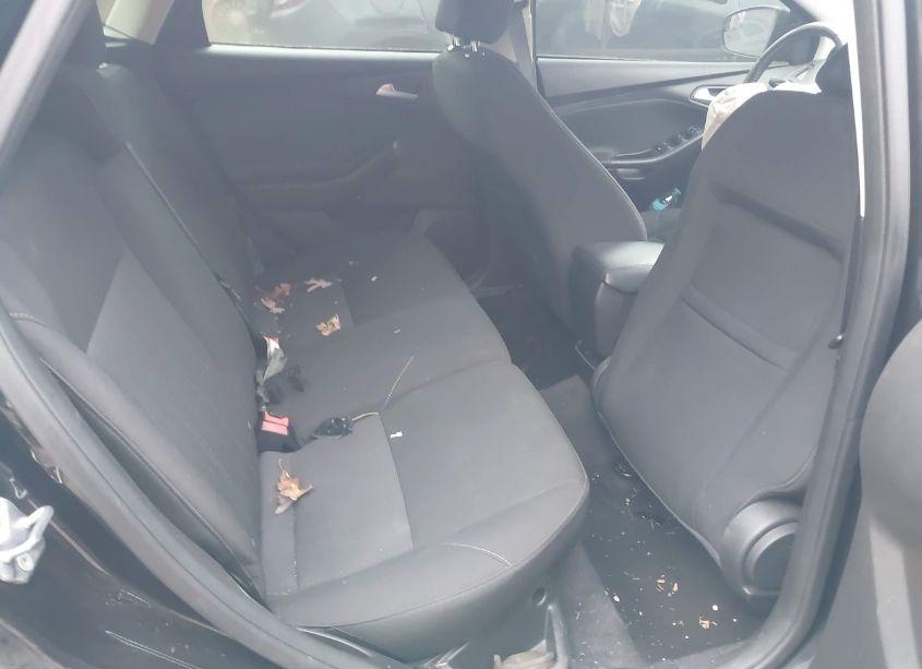 Photo 8 of 2015 Ford Focus SE (VIN 1FADP3K27FL381453)