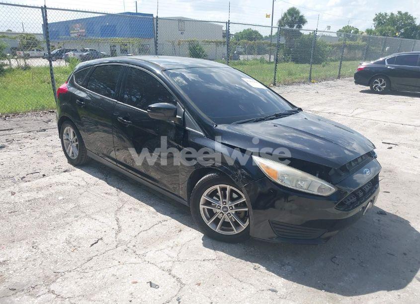 2016 Ford Focus SE (VIN 1FADP3K27GL213748) main photo