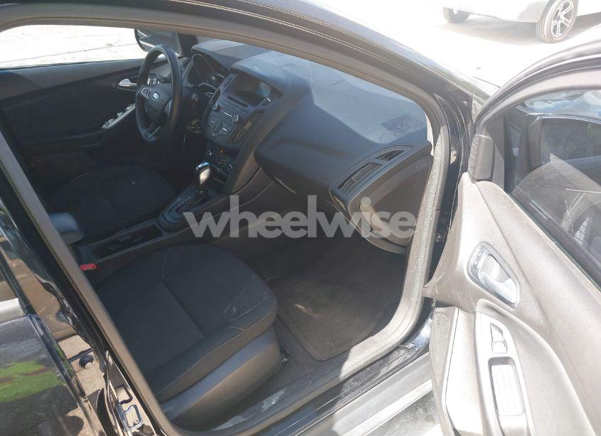 Photo 5 of 2016 Ford Focus SE (VIN 1FADP3K27GL213748)