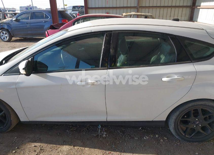 Photo 14 of 2016 Ford Focus SE (VIN 1FADP3K27GL222353)