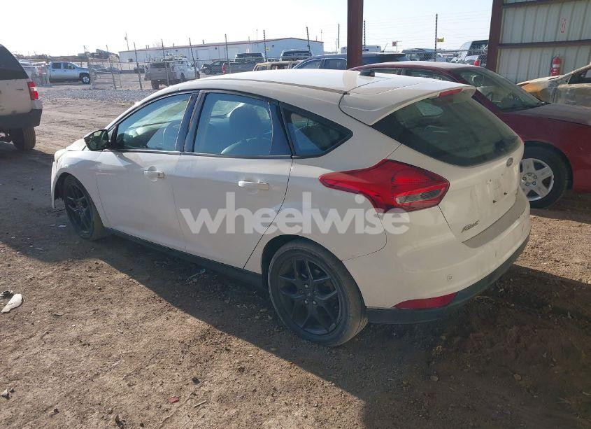 Photo 3 of 2016 Ford Focus SE (VIN 1FADP3K27GL222353)
