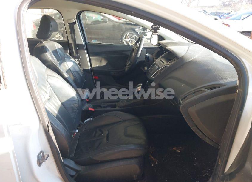 Photo 5 of 2016 Ford Focus SE (VIN 1FADP3K27GL222353)