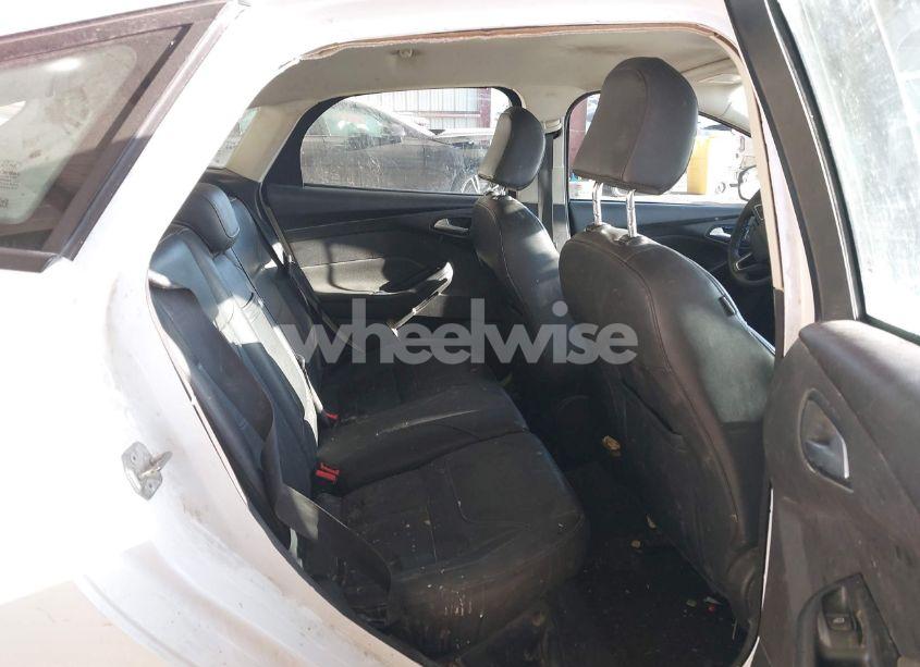 Photo 8 of 2016 Ford Focus SE (VIN 1FADP3K27GL222353)