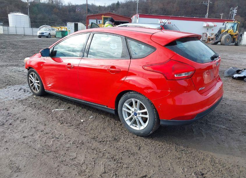 Photo 3 of 2016 Ford Focus SE (VIN 1FADP3K27GL255692)
