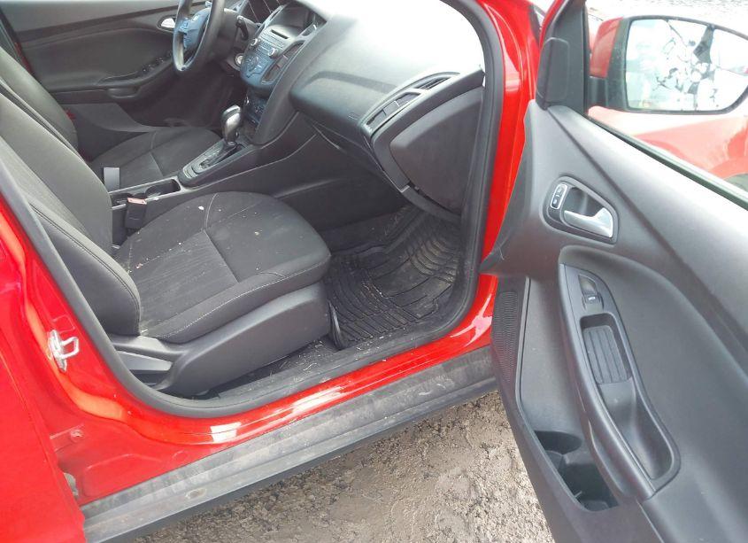Photo 5 of 2016 Ford Focus SE (VIN 1FADP3K27GL255692)