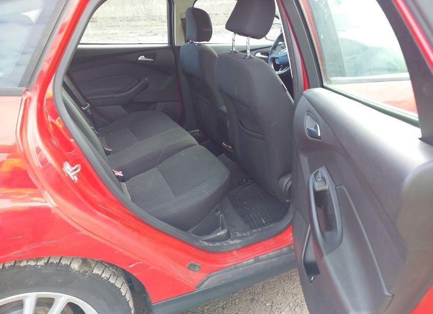 Photo 8 of 2016 Ford Focus SE (VIN 1FADP3K27GL255692)