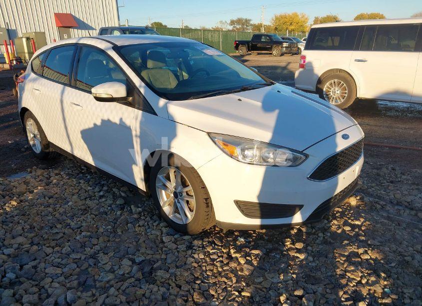 2016 Ford Focus SE (VIN 1FADP3K27GL291415) main photo