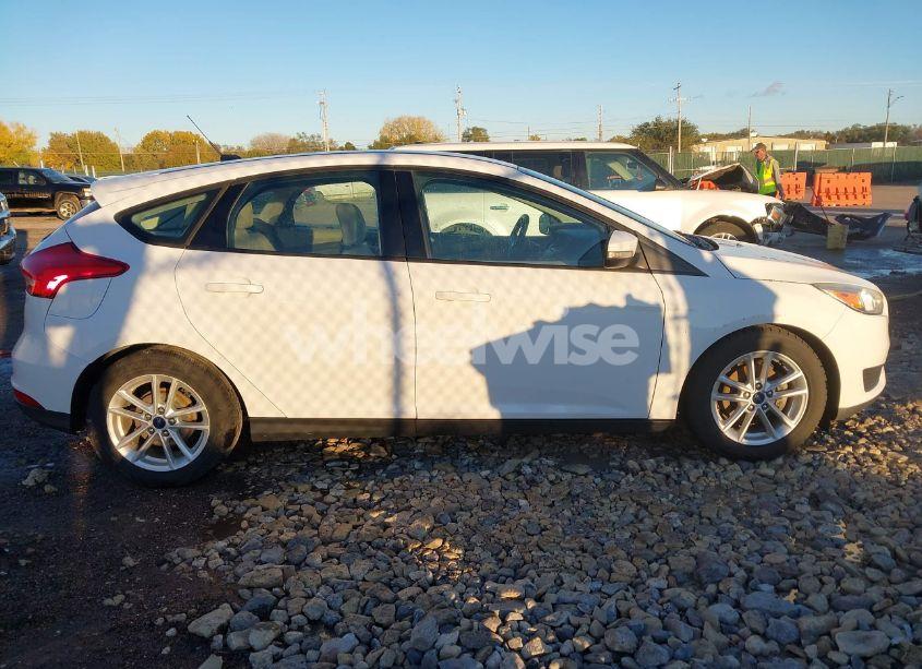 Photo 13 of 2016 Ford Focus SE (VIN 1FADP3K27GL291415)
