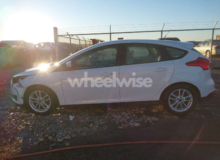 Photo 14 of 2016 Ford Focus SE (VIN 1FADP3K27GL291415)