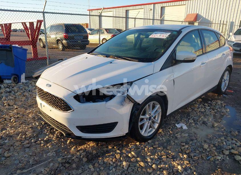 Photo 2 of 2016 Ford Focus SE (VIN 1FADP3K27GL291415)