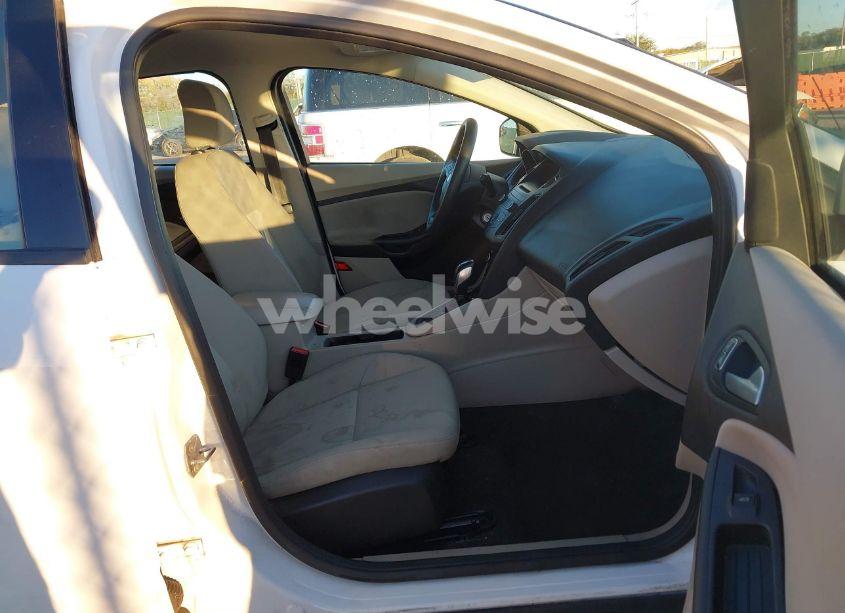 Photo 5 of 2016 Ford Focus SE (VIN 1FADP3K27GL291415)