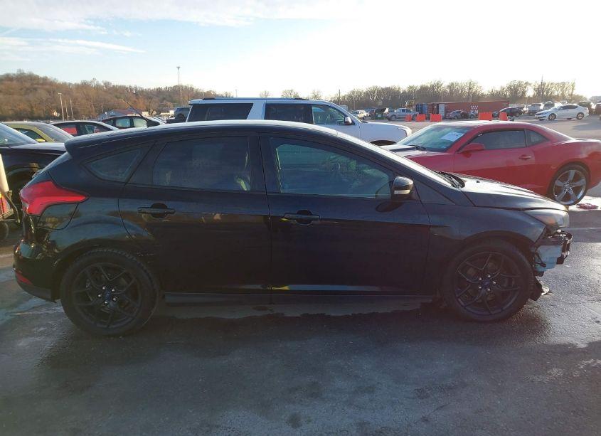 Photo 13 of 2016 Ford Focus SE (VIN 1FADP3K27GL298767)