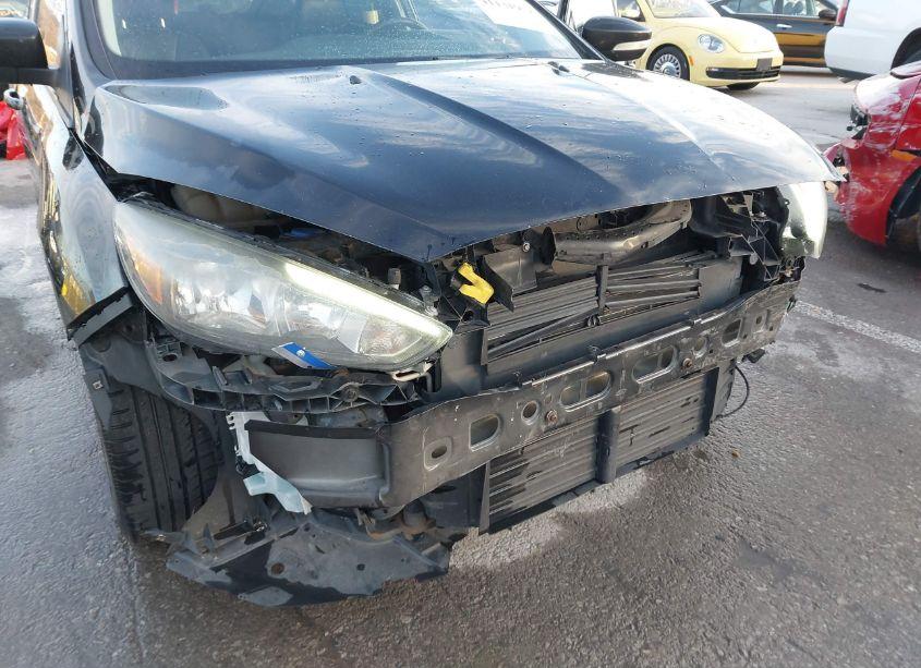 Photo 17 of 2016 Ford Focus SE (VIN 1FADP3K27GL298767)