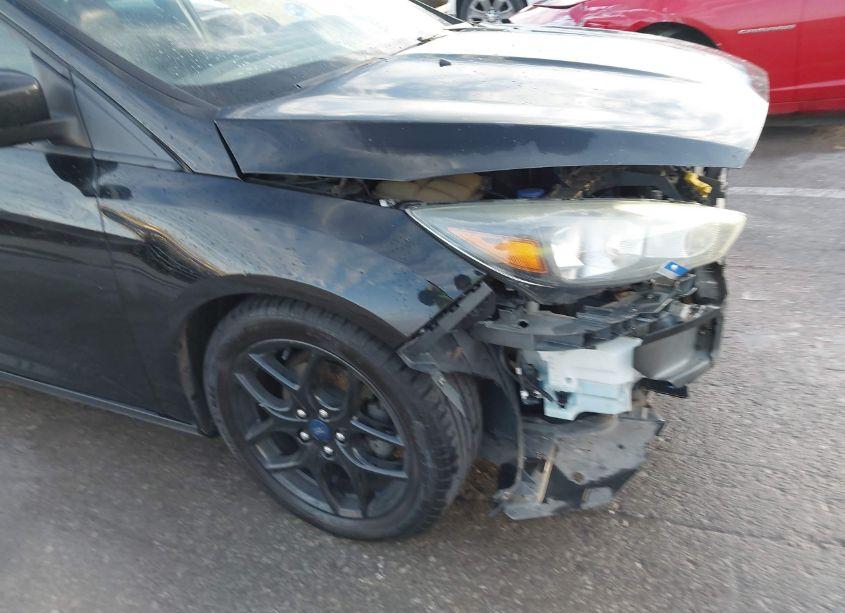 Photo 18 of 2016 Ford Focus SE (VIN 1FADP3K27GL298767)