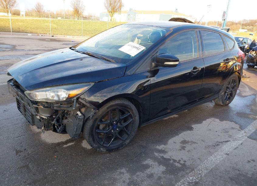 Photo 2 of 2016 Ford Focus SE (VIN 1FADP3K27GL298767)