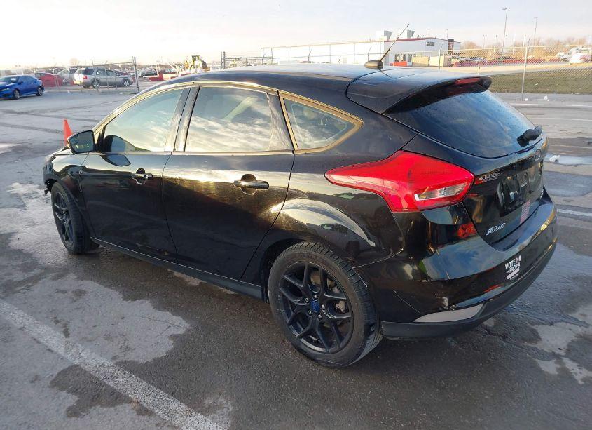 Photo 3 of 2016 Ford Focus SE (VIN 1FADP3K27GL298767)
