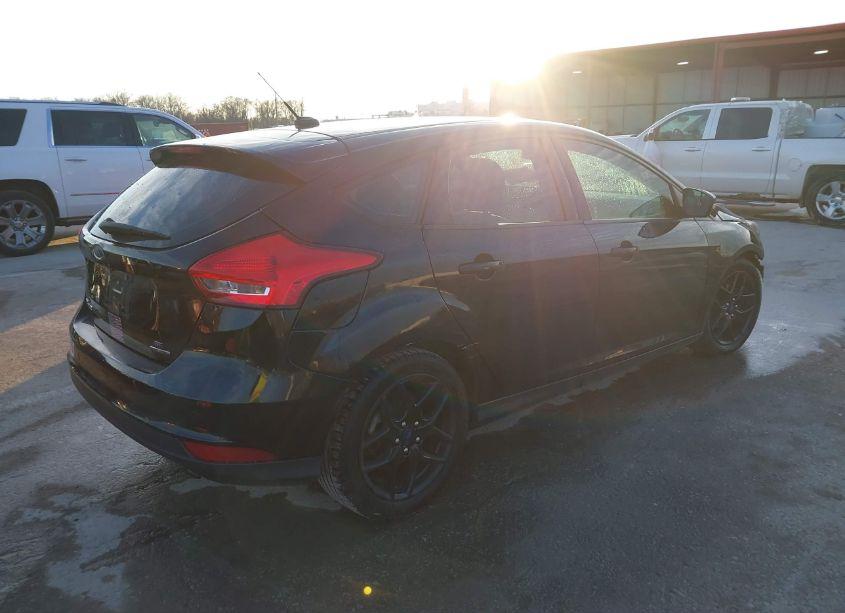 Photo 4 of 2016 Ford Focus SE (VIN 1FADP3K27GL298767)
