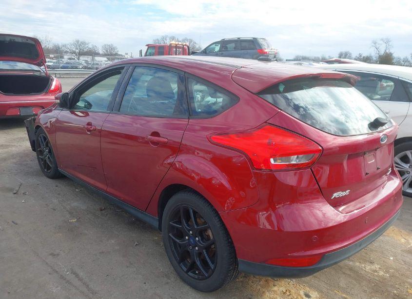 Photo 3 of 2016 Ford Focus SE (VIN 1FADP3K27GL318130)