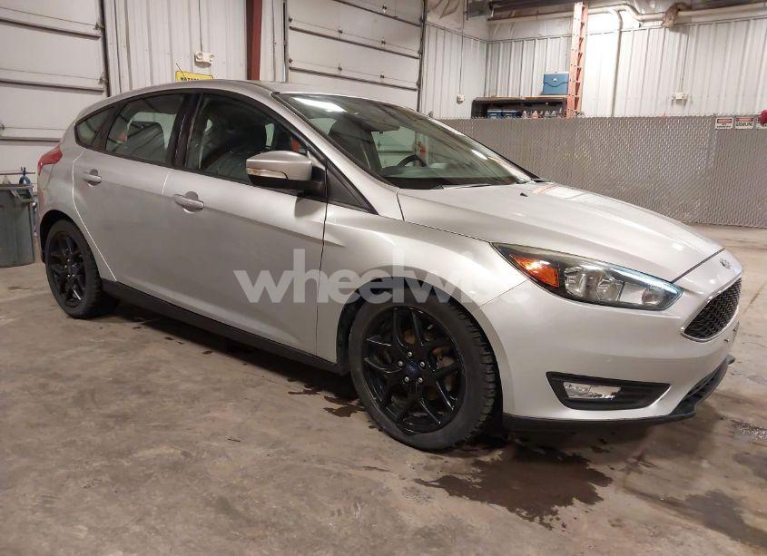 2016 Ford Focus SE (VIN 1FADP3K27GL326003) main photo